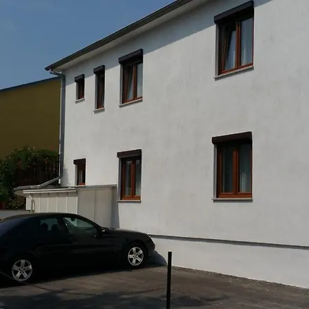 Family Friendly With A Swimming Pool - 7610 Apartmán *