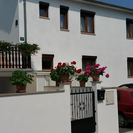 Family Friendly With A Swimming Pool - 7610 *