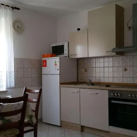 Family Friendly With A Swimming Pool - 7610 * Pola