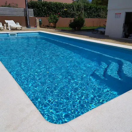 Appartement Family Friendly With A Swimming Pool - 7610