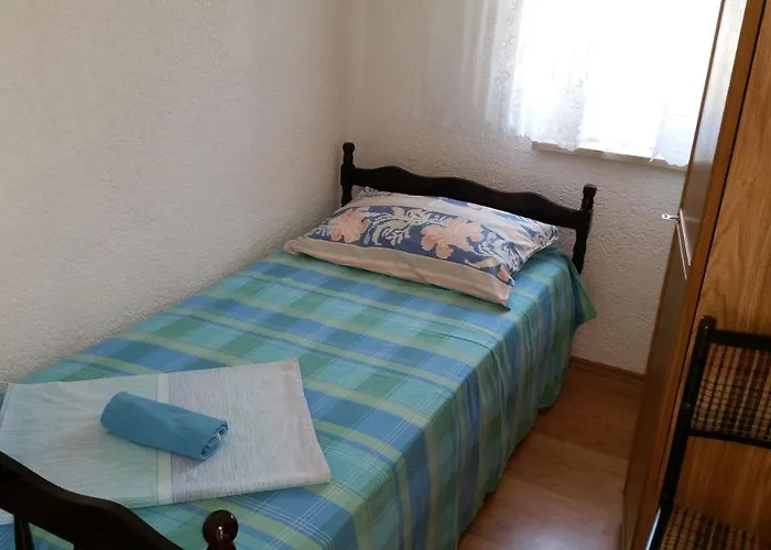 Appartement Family Friendly With A Swimming Pool - 7610 Pula
