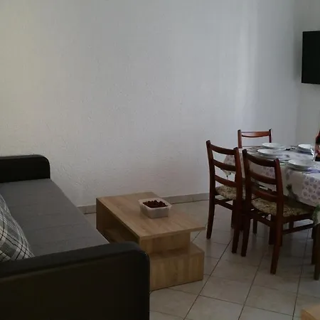 Family Friendly With A Swimming Pool - 7610 * Pula