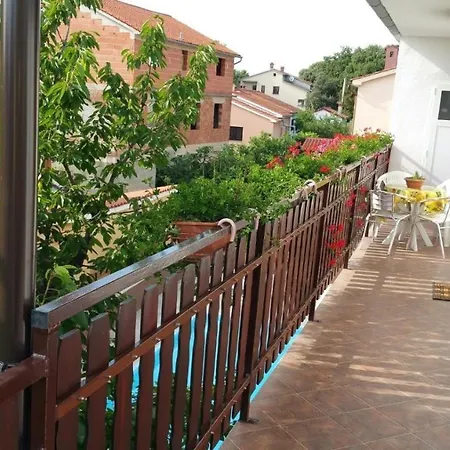 Apartament Family Friendly With A Swimming Pool - 7610 *