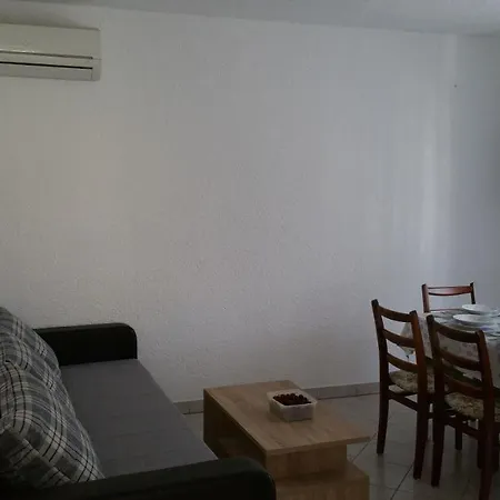 Appartement Family Friendly With A Swimming Pool - 7610