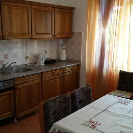 Family Friendly With A Swimming Pool - 7610 Lejlighed Pula