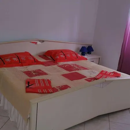 Appartamento Family Friendly With A Swimming Pool - 7610