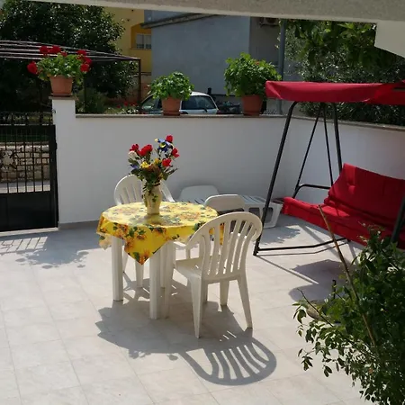 Family Friendly With A Swimming Pool - 7610 * Pula