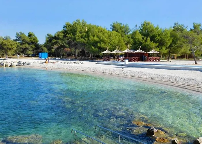 Family Friendly With A Swimming Pool - 7610 Pula