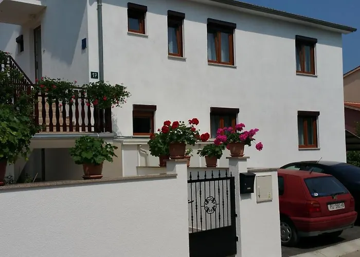 Family Friendly With A Swimming Pool - 7610 *