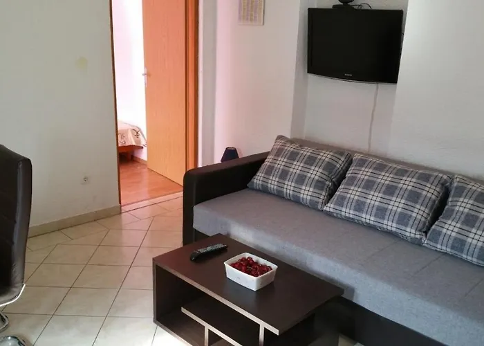 Family Friendly With A Swimming Pool - 7610 * Pula