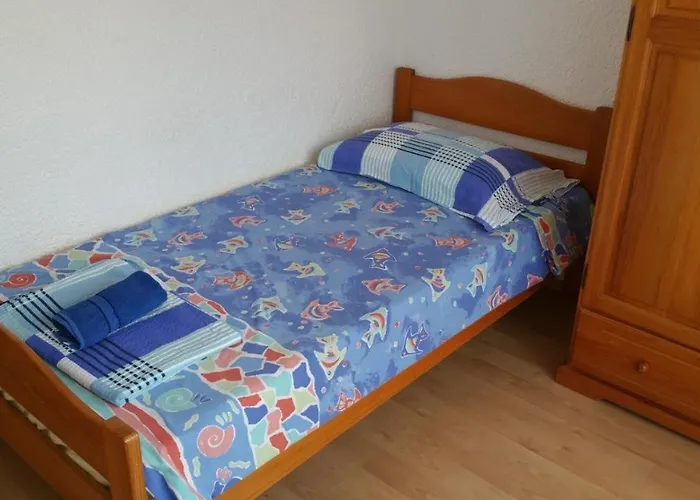 Family Friendly With A Swimming Pool - 7610