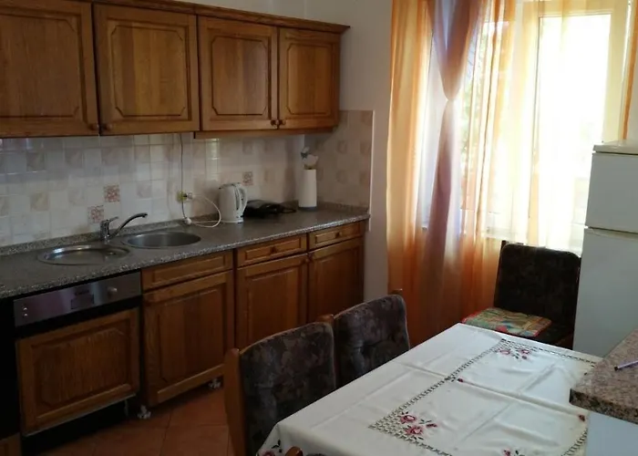 Family Friendly With A Swimming Pool - 7610 Apartment Pula