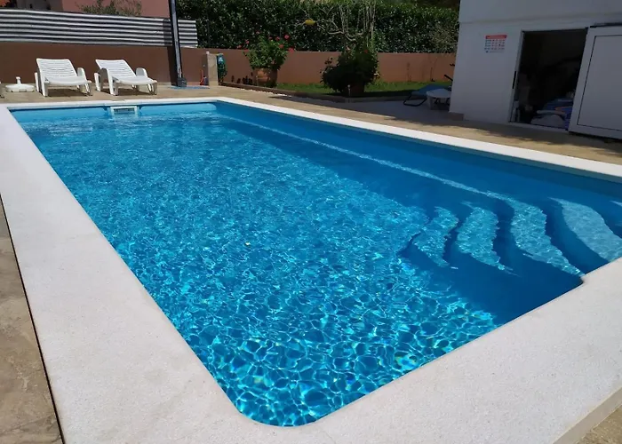 Apartment Family Friendly With A Swimming Pool - 7610